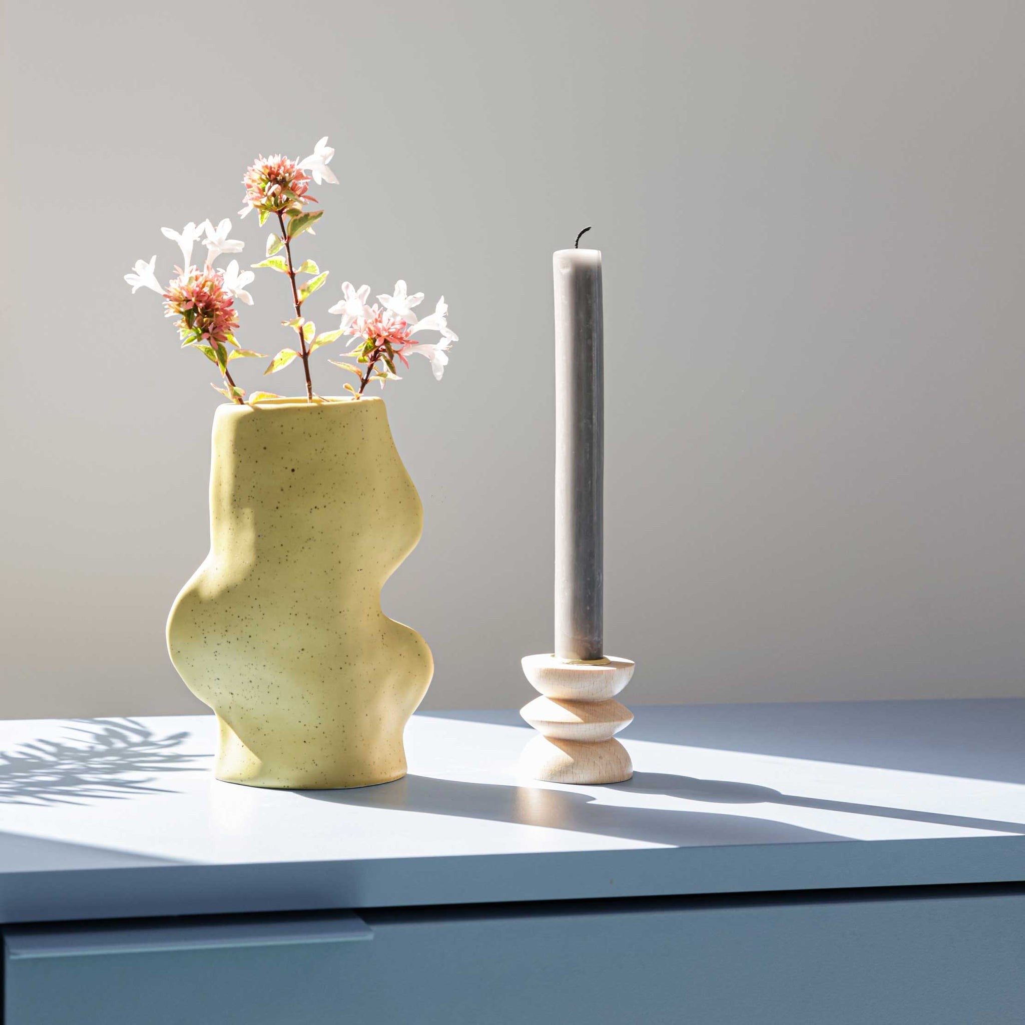 Fluxo Keramikvase Medium Pistachio – Handgemachte Vase aus Portugal 10x6x17cm – Deko Blumenvase aus Keramik – FSC Verpackung – Mediterranes Design