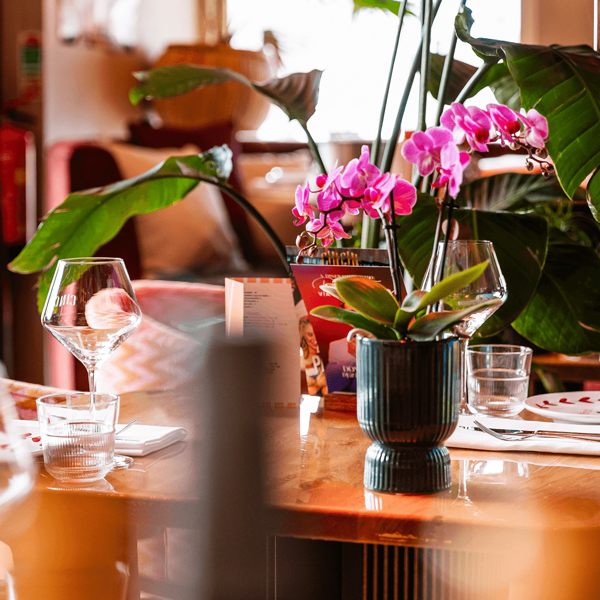 Ziertopf Diabolo – Grün – Ø9cm – Keramiktopf mit Rillenstruktur & abgerundetem Fuß – Blumentopf für Orchideen & Zimmerpflanzen – Plant