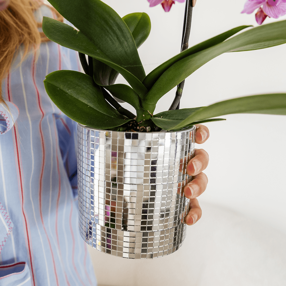 Blumentopf Disco – Ø9cm – Moderner Keramik Ziertopf mit glänzender Struktur – Stilvoller Übertopf für kleine Zimmerpflanzen, Sukkulenten & Kakteen – Plant