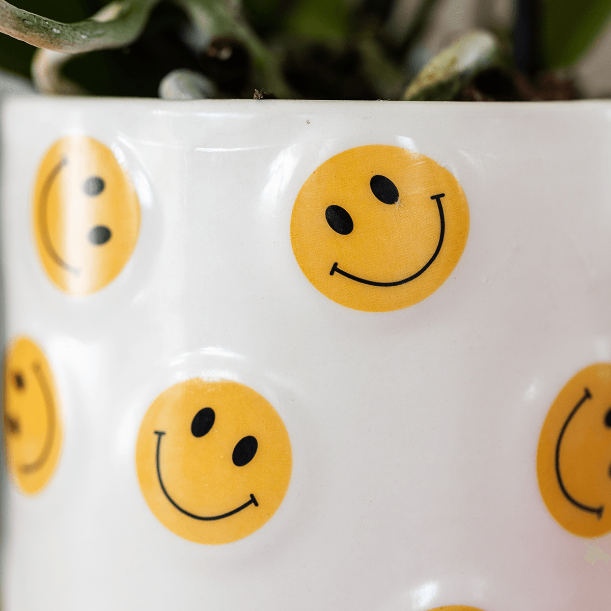 Smiley Übertopf Ø9cm – weißer Blumentopf mit gelben Smileys – Pflanztopf für Mini – Orchidee, Kaktus & Zimmerpflanzen – Gute – Pot