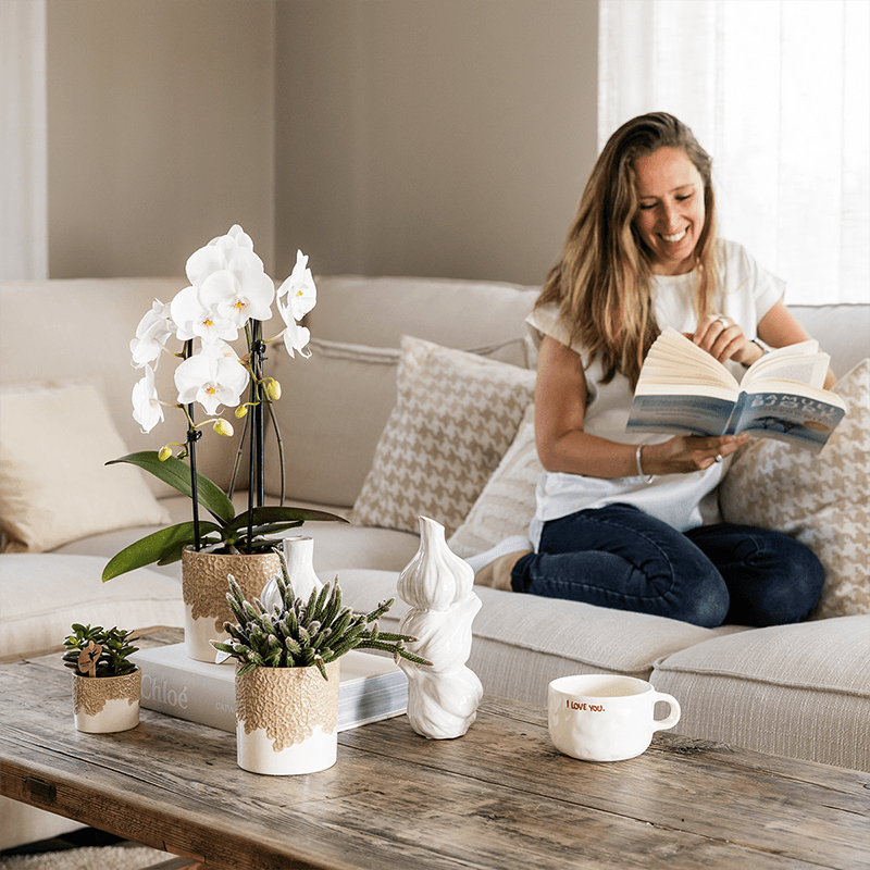 Ziertopf Bloom Sand Ø9cm – Dekotopf in Sandton mit Blütenrelief am Rand – kleiner Übertopf für Zimmerpflanzen, Ableger & Kräuter – Pot