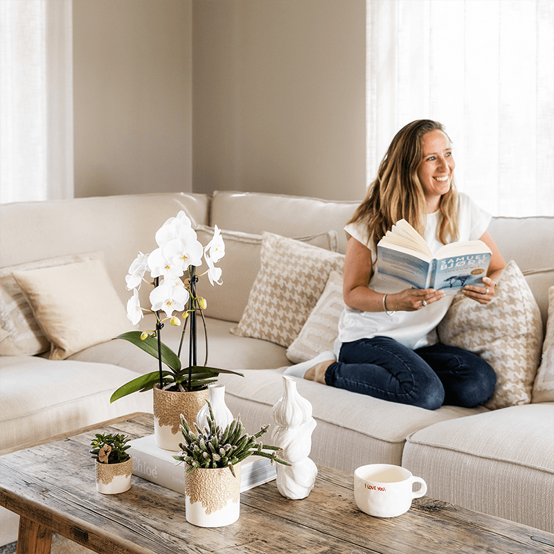 Ziertopf Bloom Sand Ø9cm – Dekotopf in Sandton mit Blütenrelief am Rand – kleiner Übertopf für Zimmerpflanzen, Ableger & Kräuter – Pot
