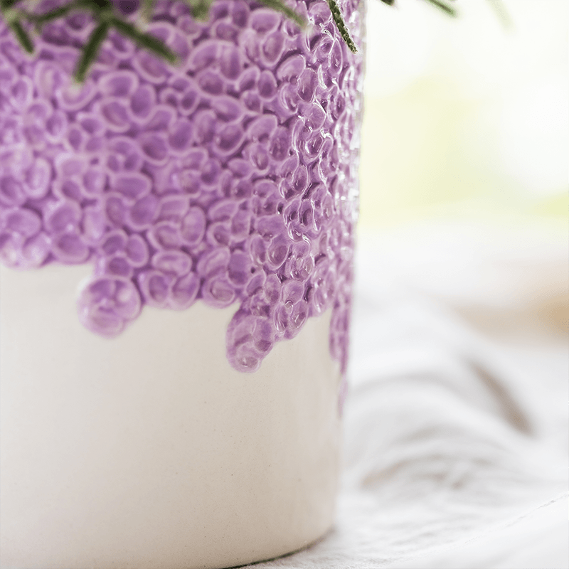 Ziertopf Bloom Lila – Blumentopf Ø12cm – Eleganter Übertopf mit Blütenstruktur – Design Pflanztopf in Violett für Zimmerpflanzen Kräuter & Deko – Pot