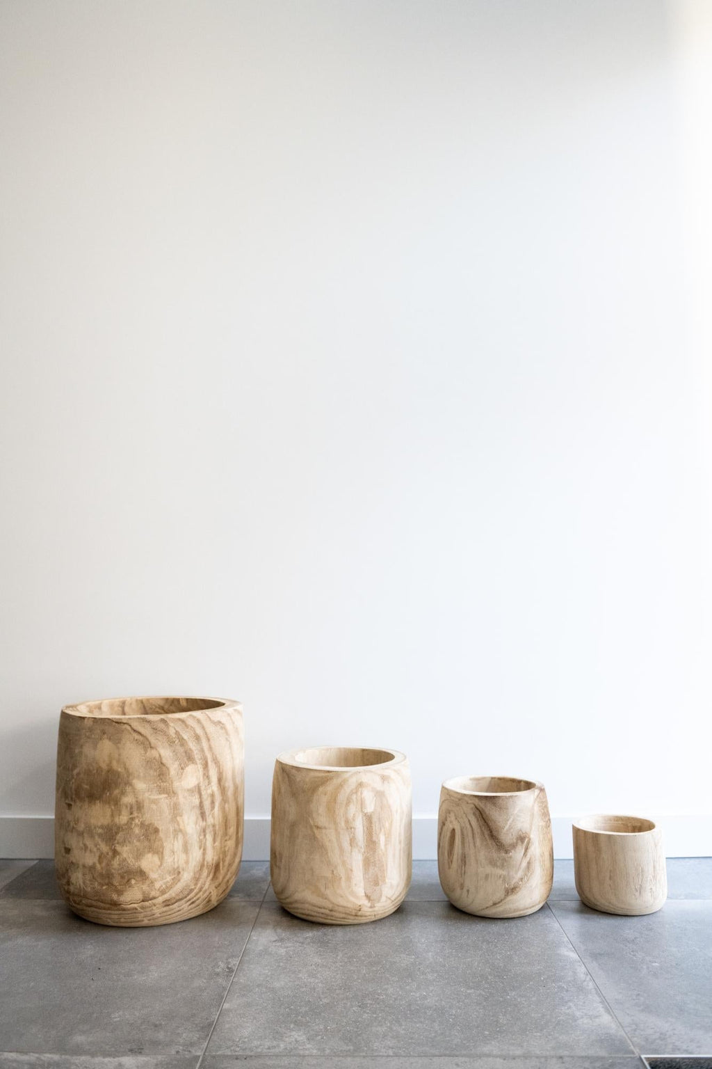 Pia Blumentopf aus Holz – Hellbraun – Größe M – H25cm x Ø23cm – Handgefertigt aus Paulownia – Holz – Nachhaltig & dekorativ – Plant