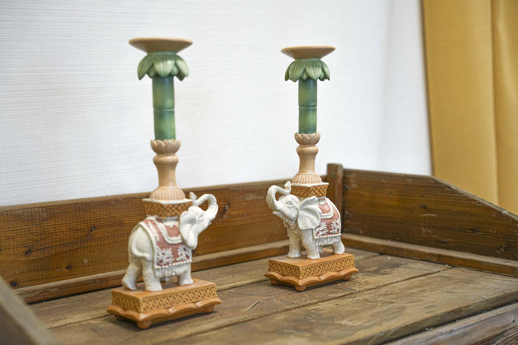 Kerzenständer Elefant Rosa/Grün – Polyresin – 34,5cm – Exotische Deko für Tisch, Sideboard & Fensterbank – Plant