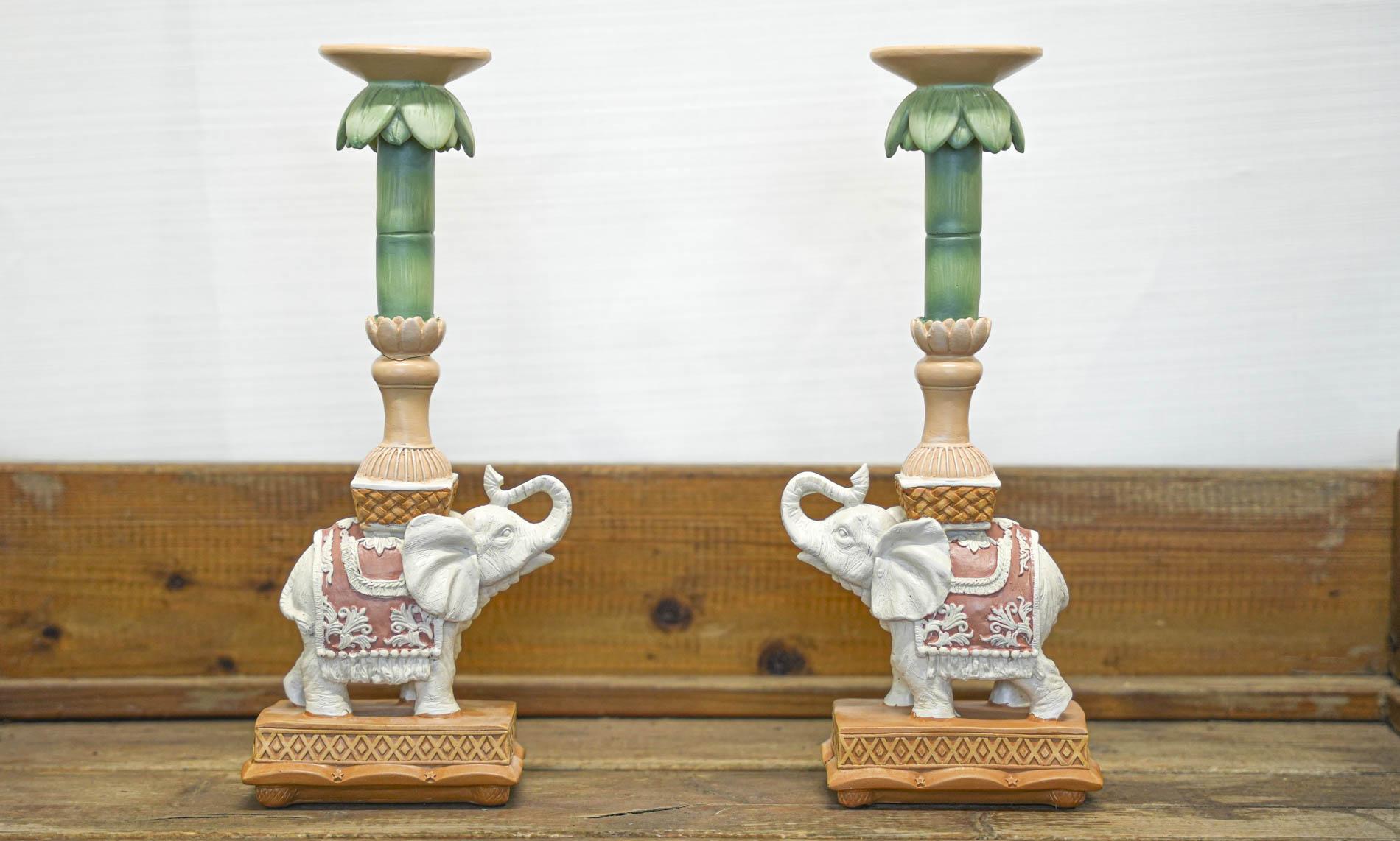 Kerzenständer Elefant Rosa/Grün – Polyresin – 34,5cm – Exotische Deko für Tisch, Sideboard & Fensterbank – Plant