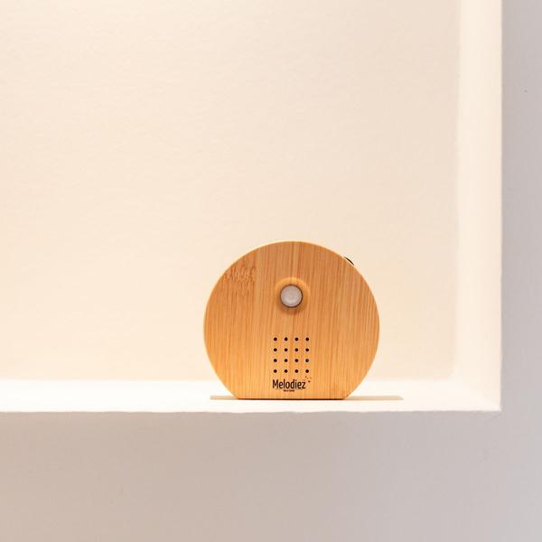 Melodiez Spieluhr Holz – Melody Nature Box mit Bewegungsmelder – Naturklänge wie Vogelgezwitscher, Meeresrauschen & Dschungel – Plant